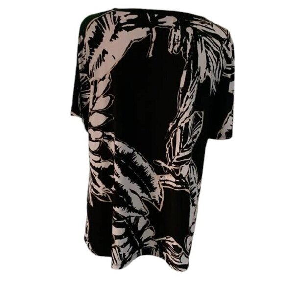 CHICO'S Black & White Tropical Print Short Sleeve Top Size 2 - Picture 3 of 3